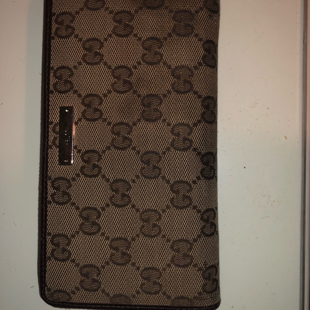Authentic Gucci wallet